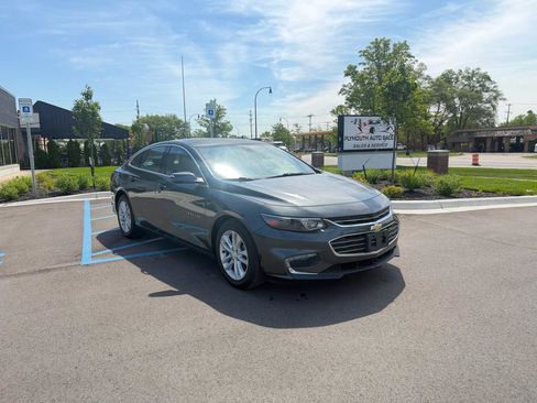 Used 2016 Chevrolet Malibu LT w/ Leather Package FWD image 3