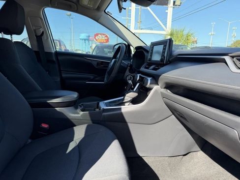 Used 2019 Toyota RAV4 LE image 21