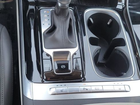 Used 2024 Kia Carnival EX FWD image 16