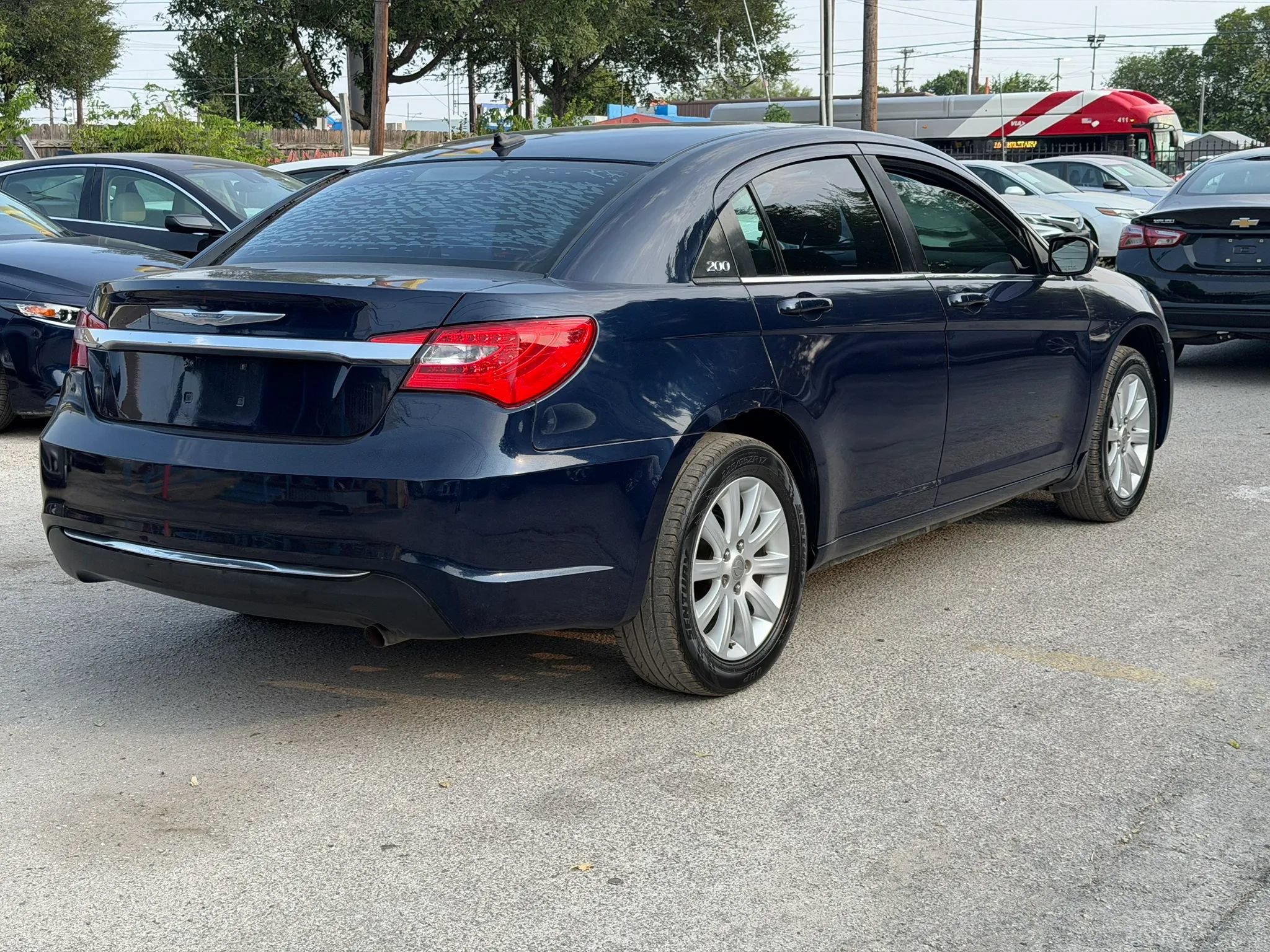 Used 2012 Chrysler 200 Touring FWD image 9