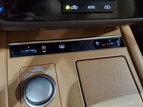 Used 2016 Lexus ES 350 w/ Luxury Package w/Wood Trim image 35