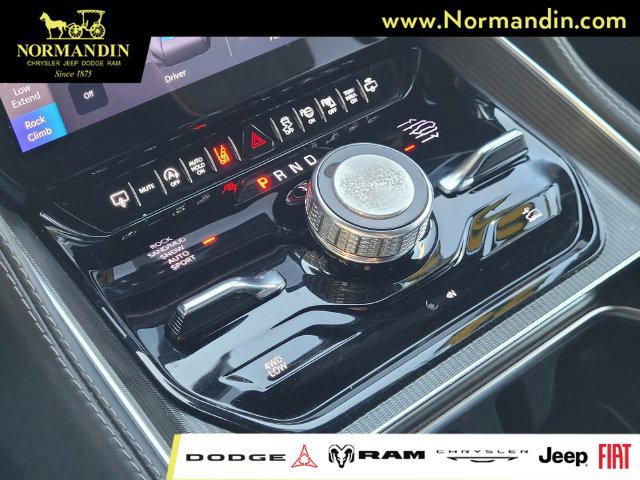 Used 2024 Jeep Grand Wagoneer L Series II w/ Quick Order Packagew 28T AWD/4WD image 12