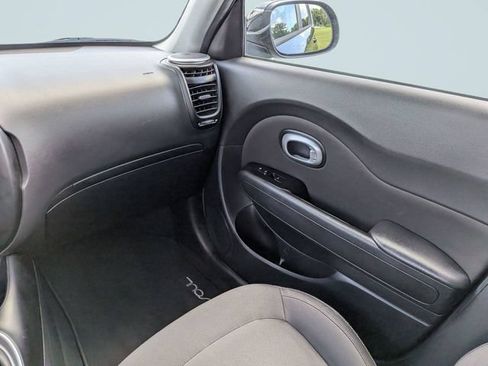 Used 2016 Kia Soul FWD image 15