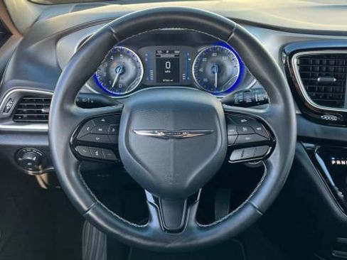 Used 2018 Chrysler Pacifica Touring Plus w/ S Appearance Package image 30