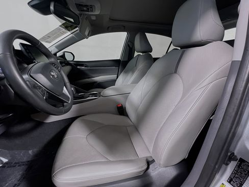 Used 2024 Toyota Camry XLE w/ Navigation Package image 15