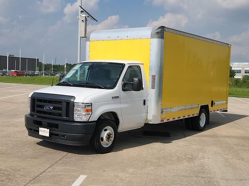 Used 2023 Ford E-350 and Econoline 350 Super Duty w/ Driver's Safety Package RWD image 9