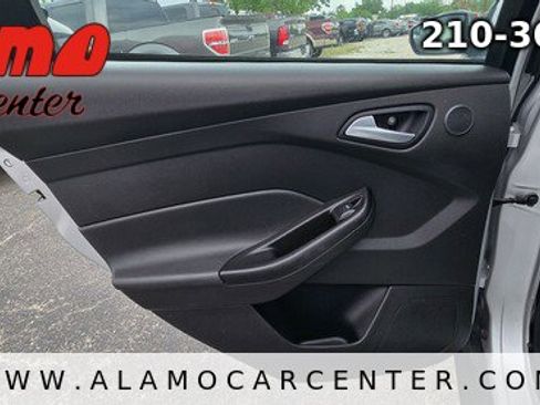Used 2018 Ford Focus SEL image 29