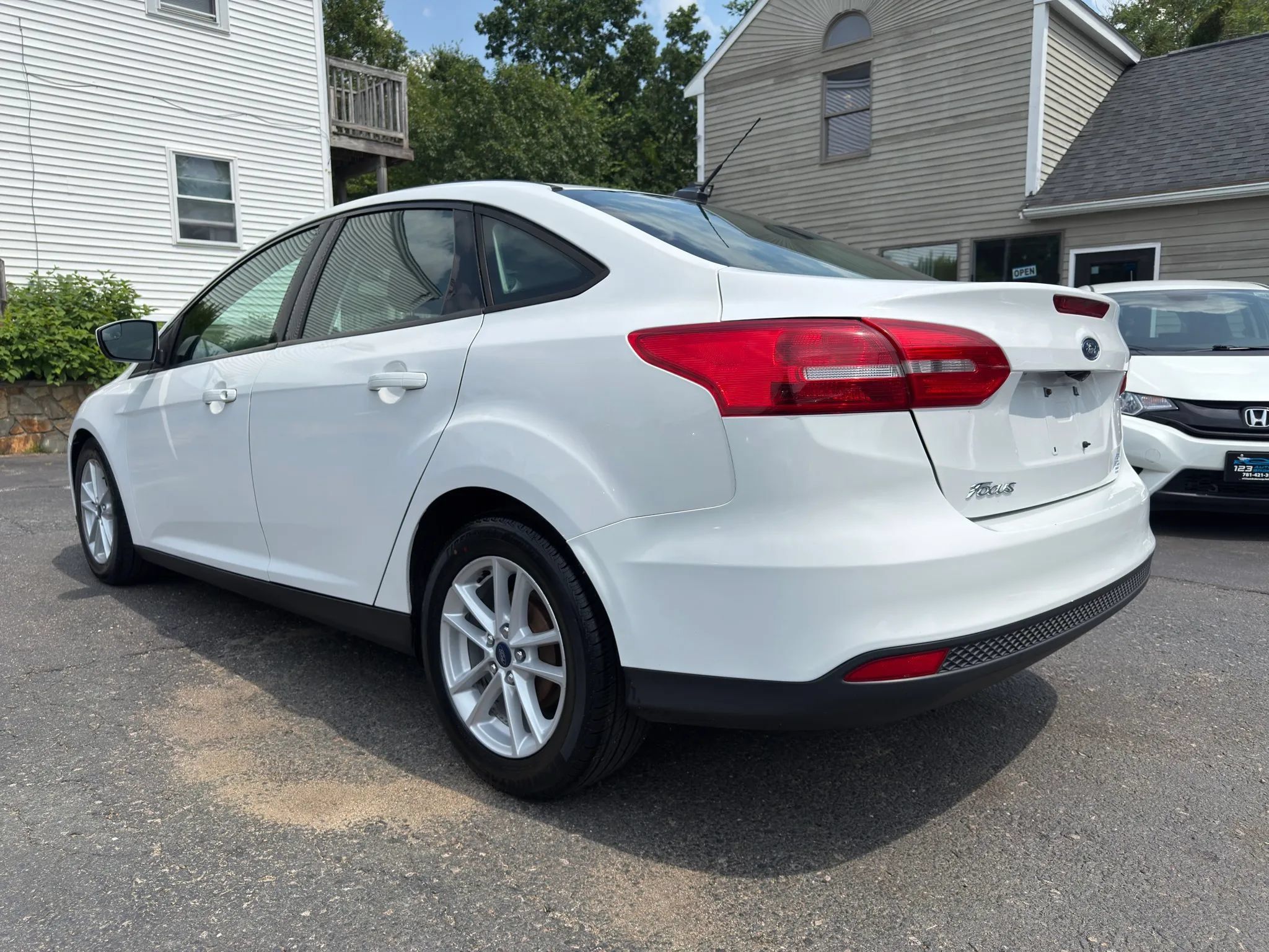 Used 2018 Ford Focus SE FWD image 5