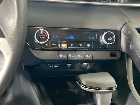 Used 2023 Hyundai Elantra SEL FWD image 15