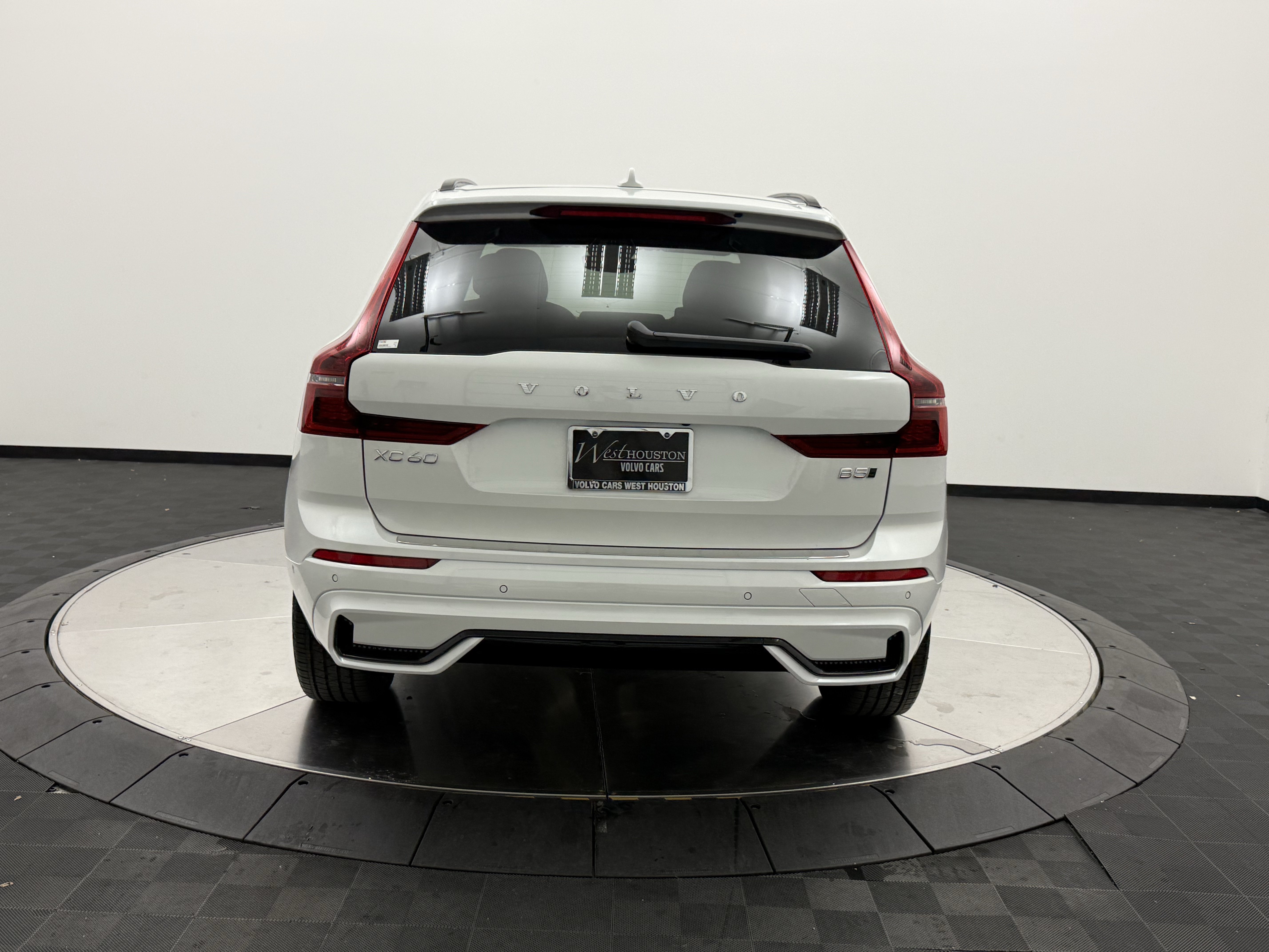 Certified 2026 Volvo XC60 B5 Plus AWD/4WD image 7