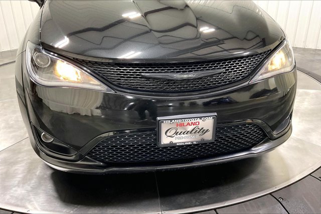 Used 2019 Chrysler Pacifica Touring-L Plus FWD image 31