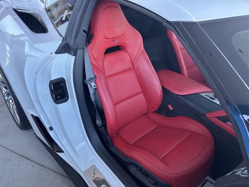 Used 2015 Chevrolet Corvette Z06 w/ 3LZ Preferred Equipment Group image 29