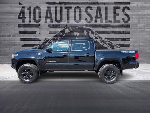 Used 2016 Toyota Tacoma TRD Sport AWD/4WD image 7