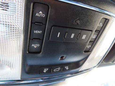 Used 2021 Jeep Grand Cherokee Limited w/ Luxury Group II image 36