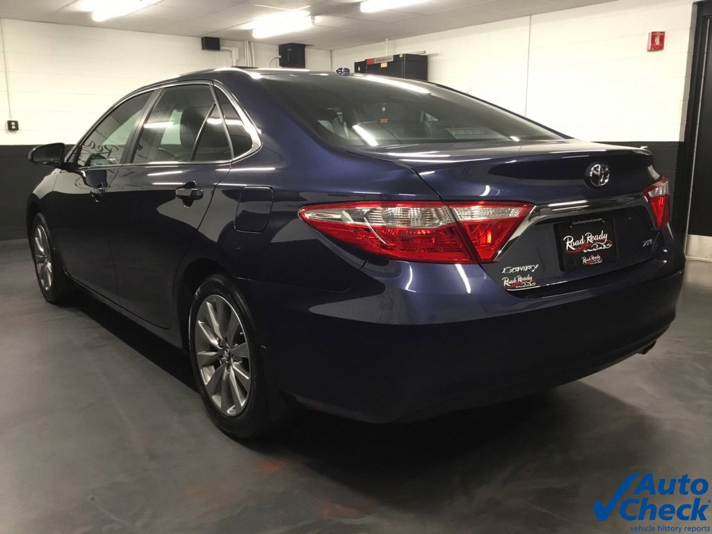 Used 2017 Toyota Camry XLE w/ Moonroof Package FWD image 7