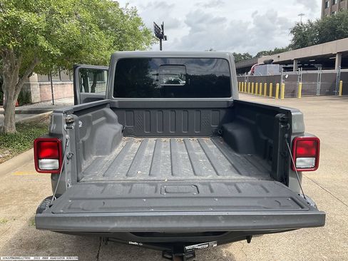 Used 2022 Jeep Gladiator Rubicon AWD/4WD image 10