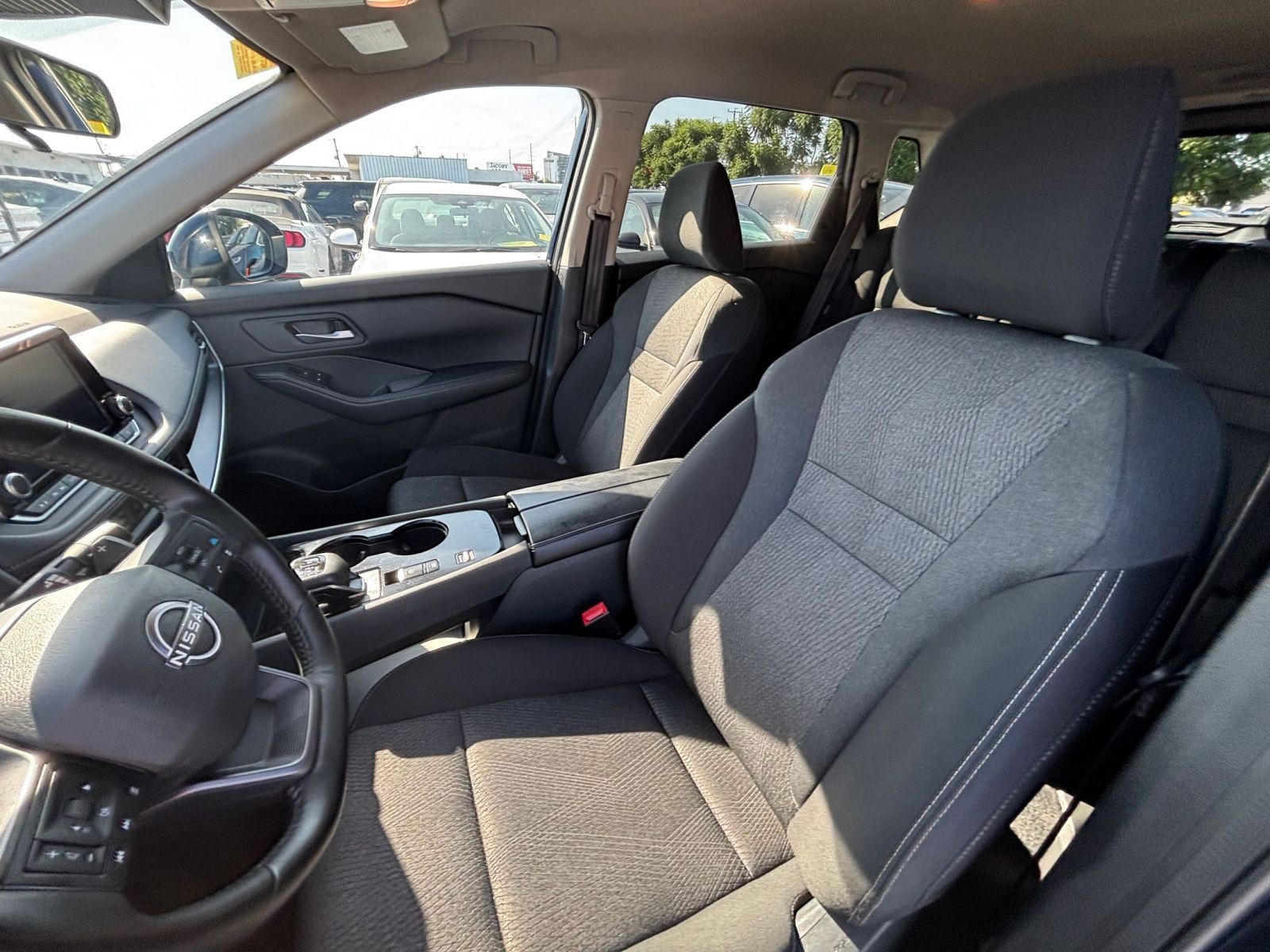 Used 2025 Nissan Rogue SV FWD image 28