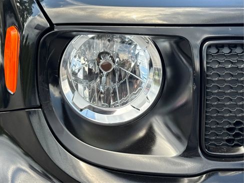 Used 2021 Jeep Renegade Sport FWD image 9