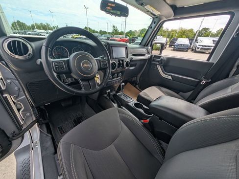 Used 2018 Jeep Wrangler Unlimited Sahara w/ Connectivity Group image 12