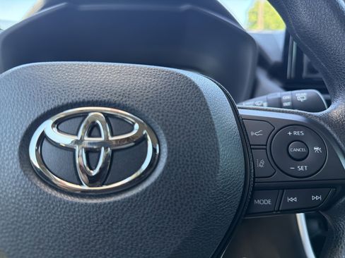 Certified 2021 Toyota RAV4 XLE w/ Convenience Package FWD image 11