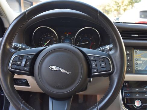 Used 2017 Jaguar XF Premium image 65