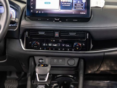 Used 2025 Nissan Rogue SL w/ Tech Package AWD/4WD image 40