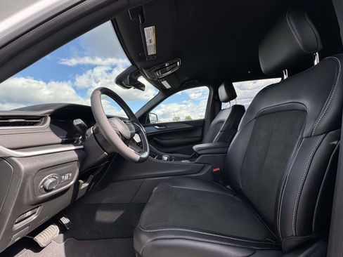 New 2025 Jeep Grand Cherokee L Laredo AWD/4WD image 18
