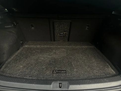 Used 2017 Volkswagen GTI SE image 39