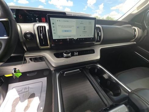 Used 2025 Ford Expedition Active RWD image 12