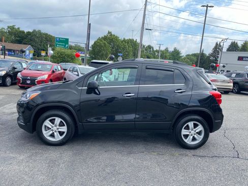 Used 2019 Chevrolet Trax LT w/ LT Convenience Package image 2