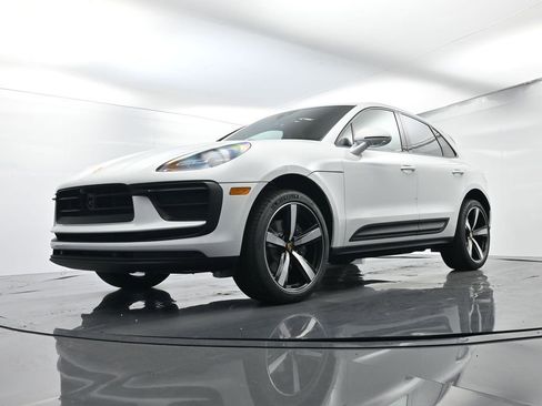 Certified 2026 Porsche Macan image 41