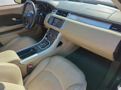 Used 2017 Land Rover Range Rover Evoque SE image 23