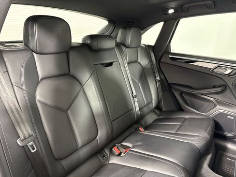 Certified 2022 Porsche Macan S w/ Premium Package Plus AWD/4WD image 23