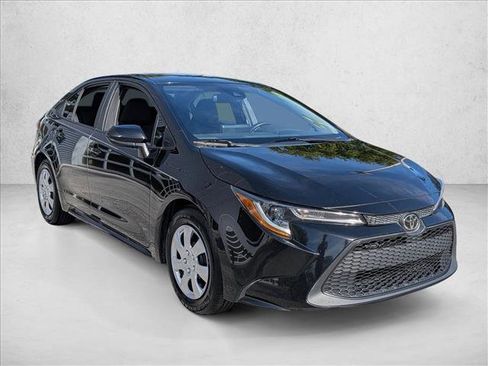 Used 2022 Toyota Corolla LE image 3