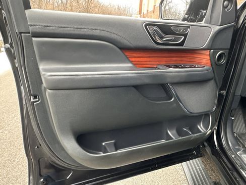 Used 2024 Lincoln Navigator L 4WD image 28