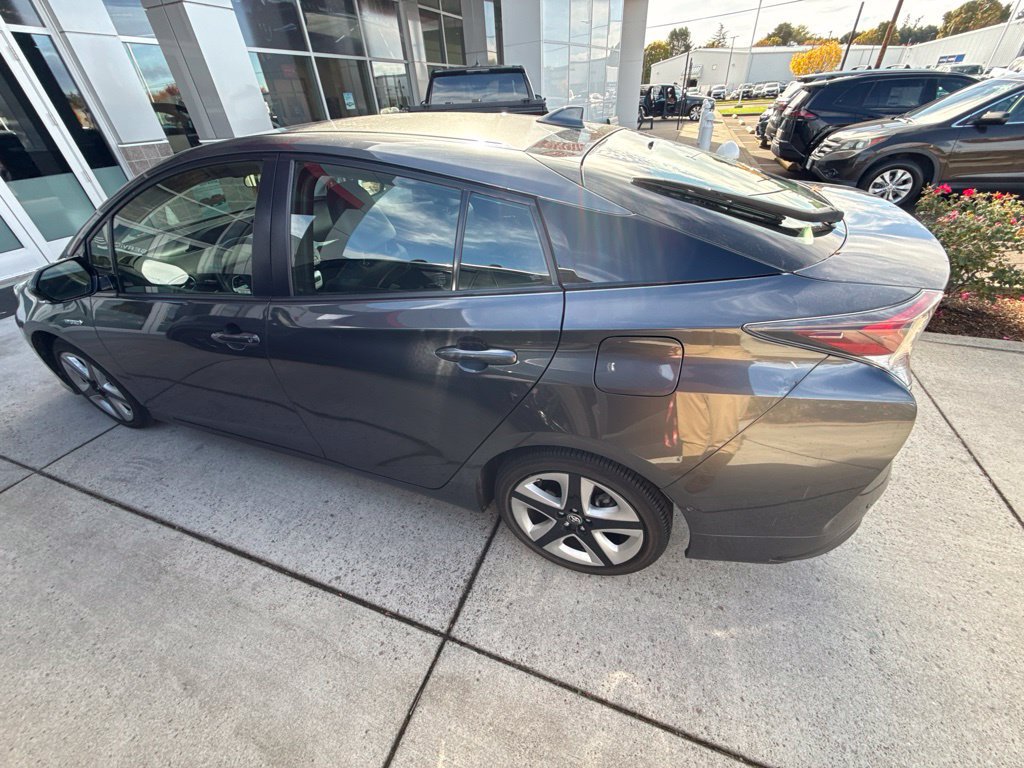 Used 2017 Toyota Prius Three Touring FWD image 8