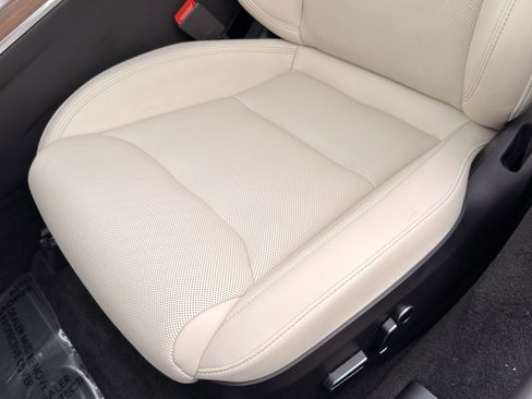 Used 2025 Tesla Model S image 23