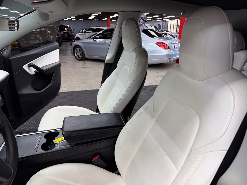 Used 2022 Tesla Model Y Performance AWD/4WD image 31