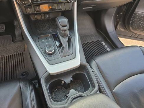 Used 2020 Toyota RAV4 XLE w/ Convenience Package AWD/4WD image 28