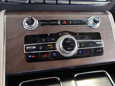 Used 2023 Lincoln Aviator Grand Touring w/ Equipment Group 301A AWD/4WD image 30