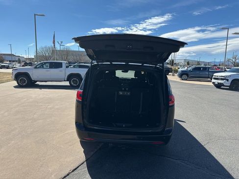 Used 2021 Chrysler Pacifica Touring w/ S Appearance Package FWD image 23