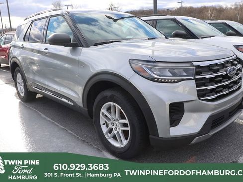 Used 2025 Ford Explorer Active AWD/4WD image 1