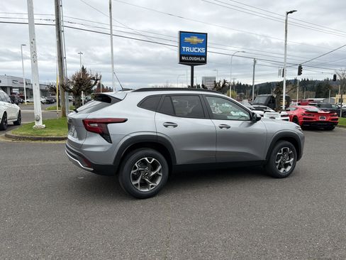 New 2026 Chevrolet Trax LT w/ Driver Confidence Package image 6