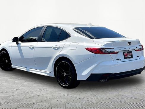 Used 2025 Toyota Camry SE w/ Convenience Package image 4