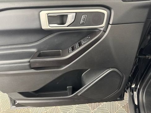 Used 2020 Ford Explorer XLT w/ Equipment Group 202A AWD/4WD image 20