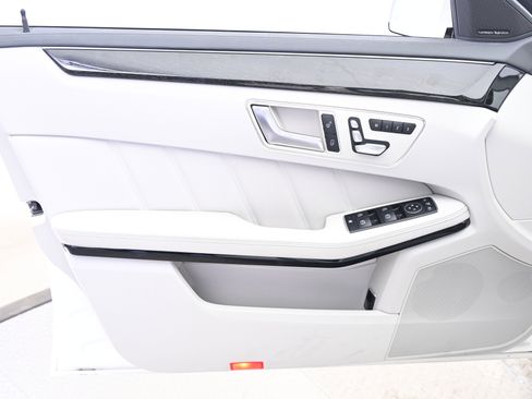 Used 2015 Mercedes-Benz E 400 E 400 image 26