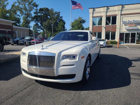 Used 2015 Rolls-Royce Ghost image 3