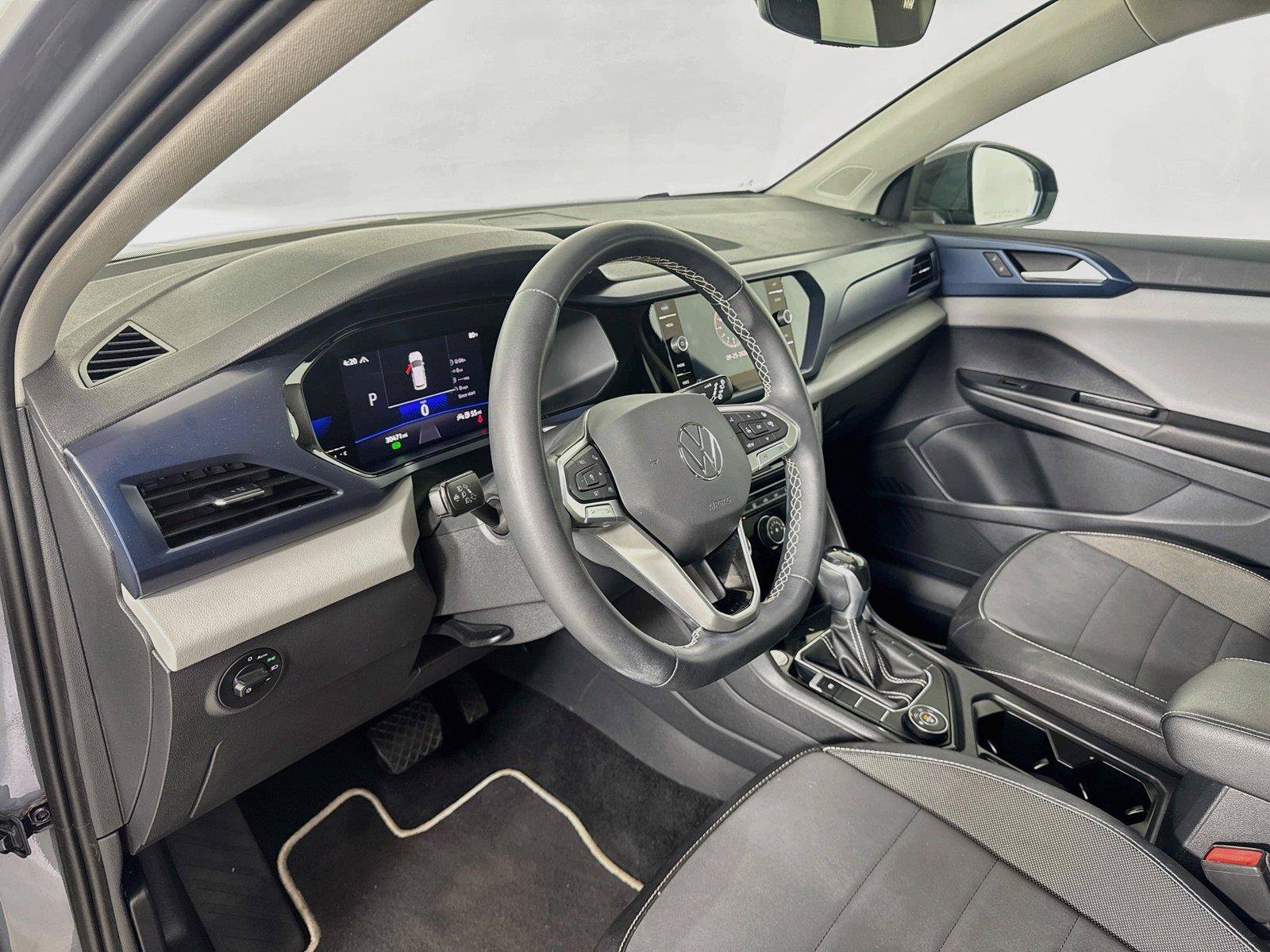 Used 2023 Volkswagen Taos SE w/ Panoramic Sunroof Package AWD/4WD image 9