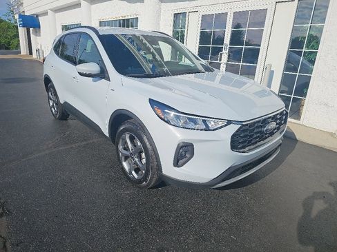 Used 2025 Ford Escape ST-Line Select w/ Tech Pack #1 AWD/4WD image 2