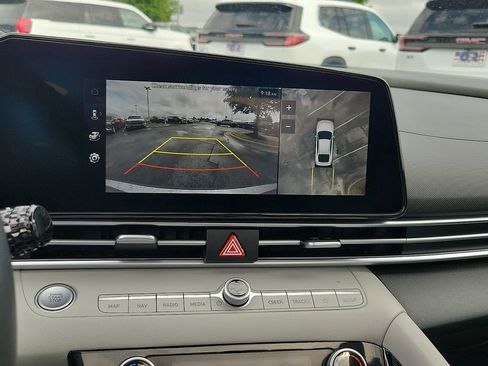 Used 2024 Hyundai Elantra Limited FWD image 16